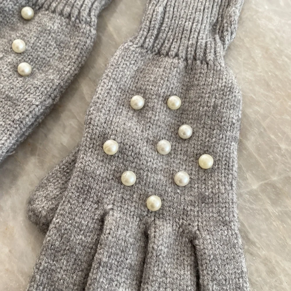 Zara gray mittens surf faux pearls